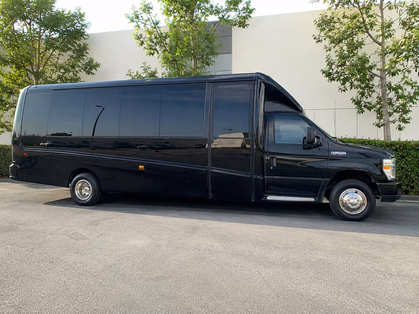 guest shuttles to high street wine co and wedding venues around san antonio